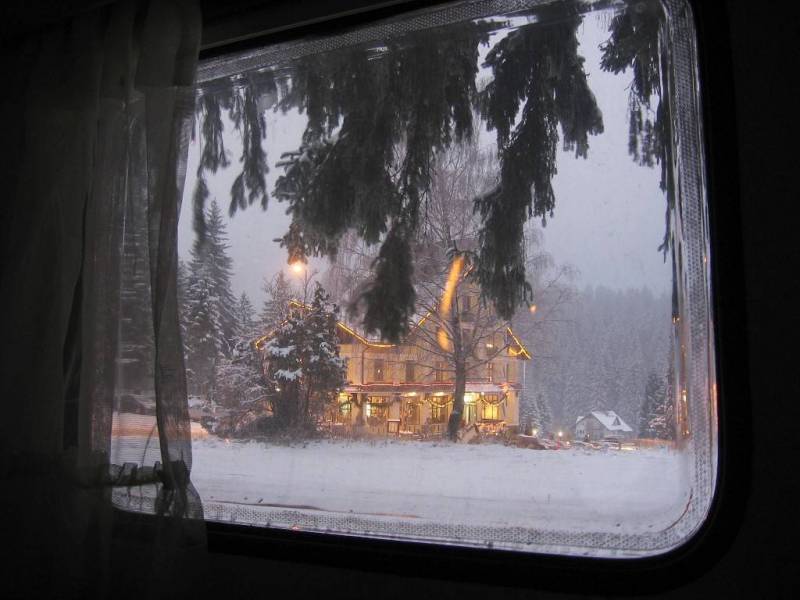 Iarna pe ferestra rulotei.jpg