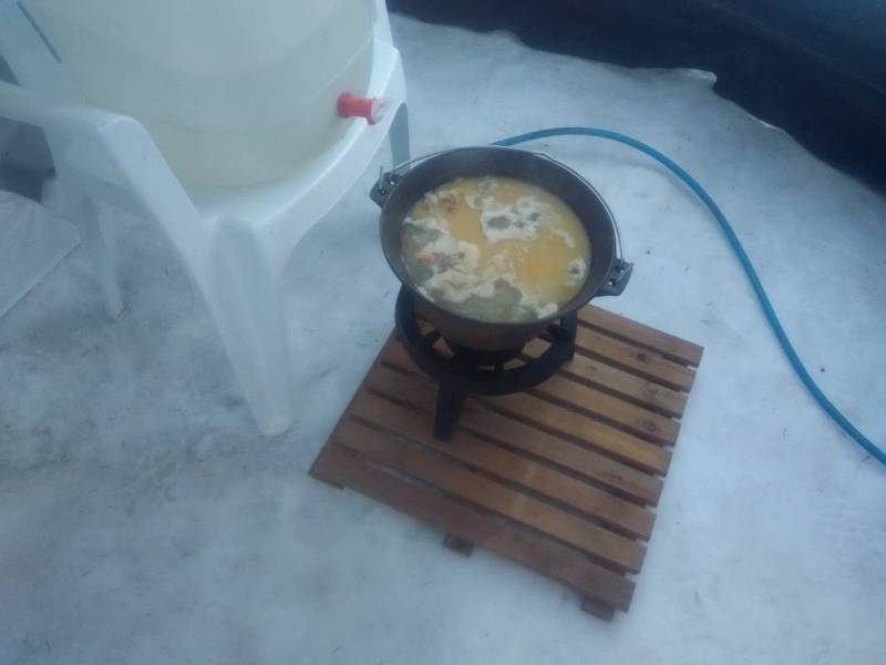 Ciorbita de porc la ceaun 1.jpg