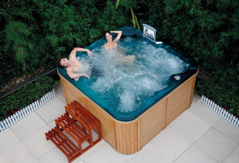 powerful-hot-tubs-spa-outdoor.jpg