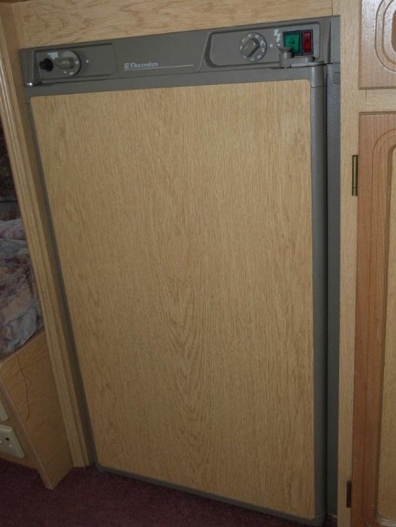 caravan-campervan-motorhome-boat-3-way-wheel-arch-fridge-electrolux-rm-4236-20152309140433.png