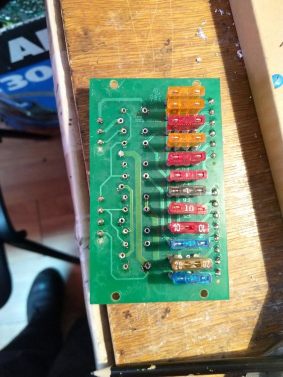 placa sigurante cu releele date jos.jpg